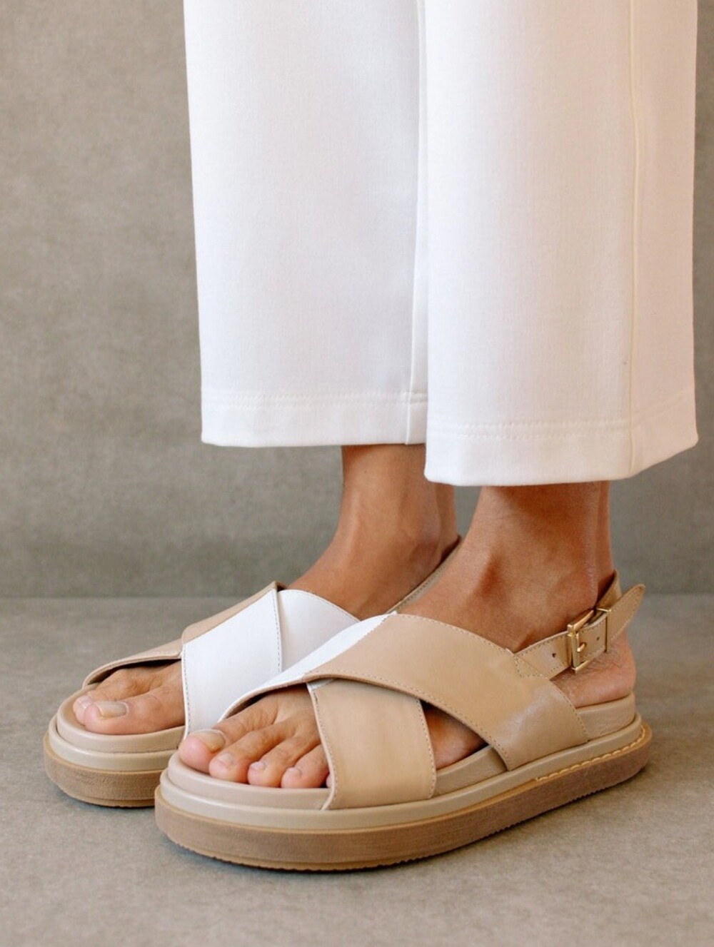 ALOHAS Women's Marshmallow Leather Chunky Crisscross Sandals Size EU 41 Casual